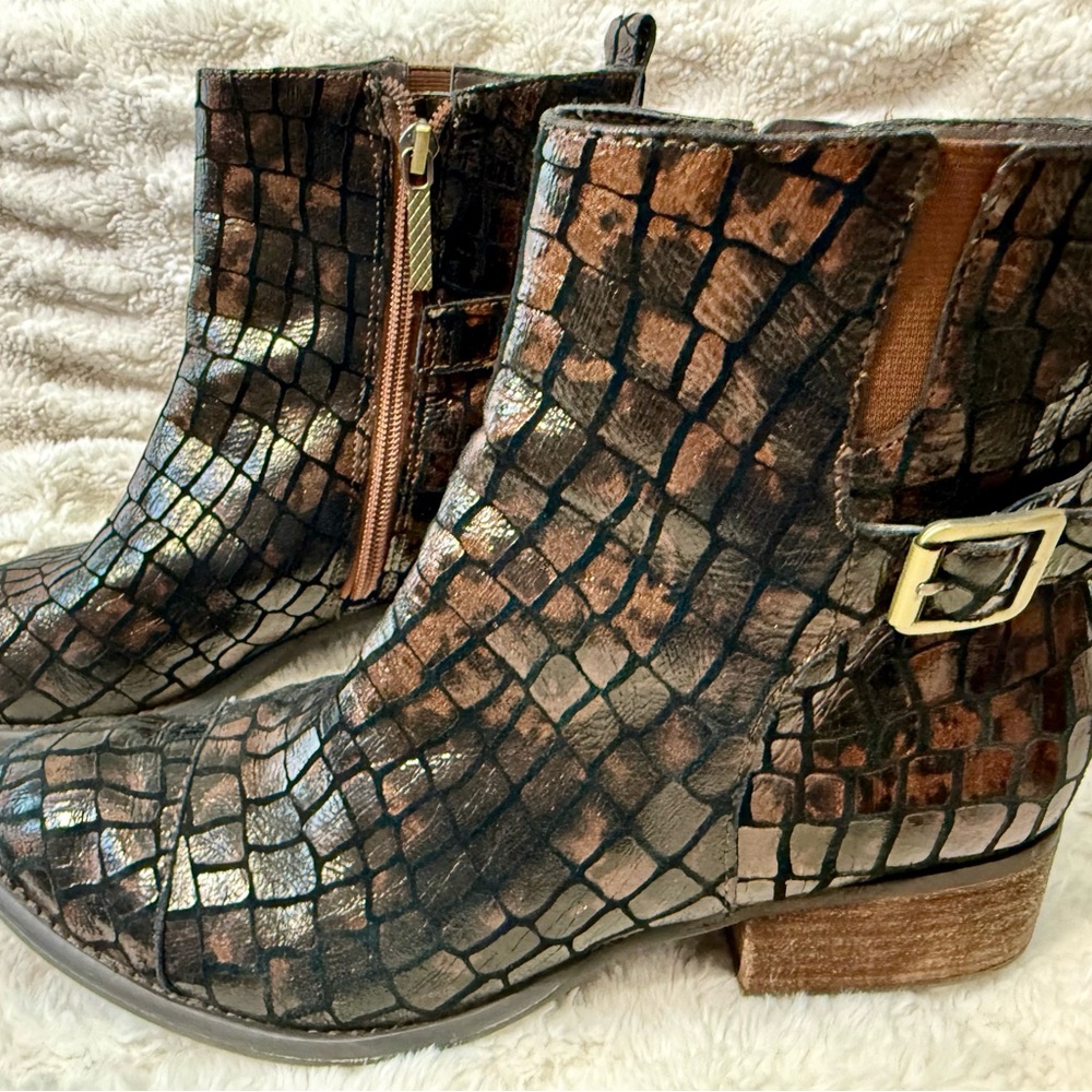 Donald J. Pliner Textured Black and Brown Ankle Boots